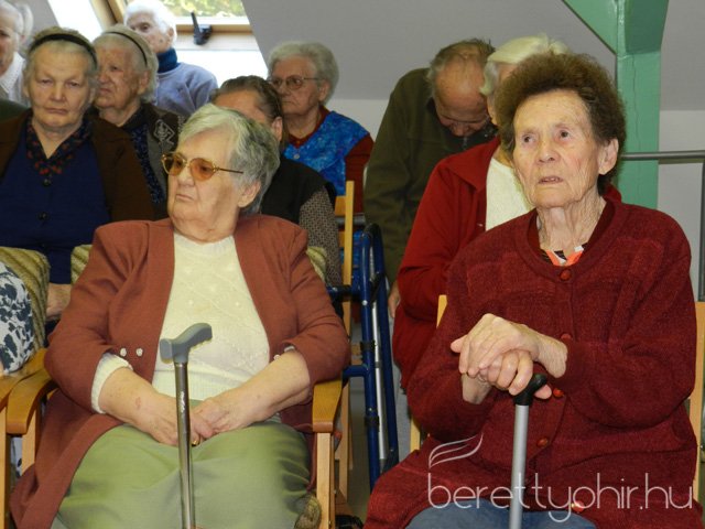 Az időseket köszöntötték 12